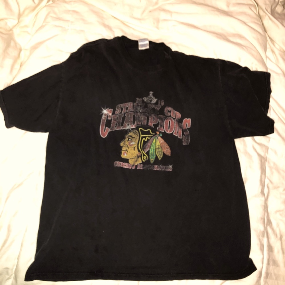 Vintage style distressed Blackhawks tee.